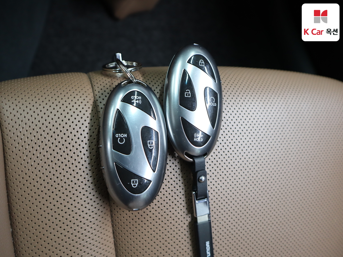 Hyundai AZERA 2023 - Image 17