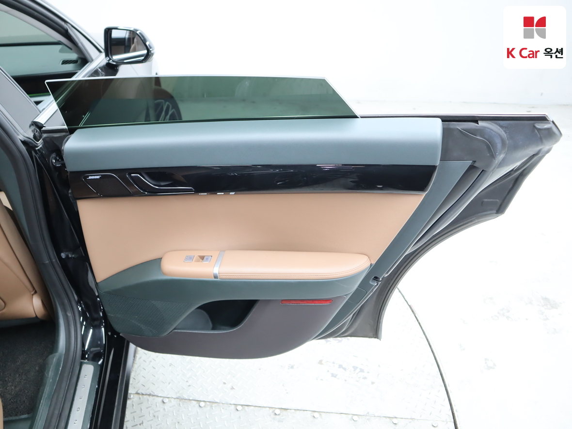 Hyundai AZERA 2023 - Image 28