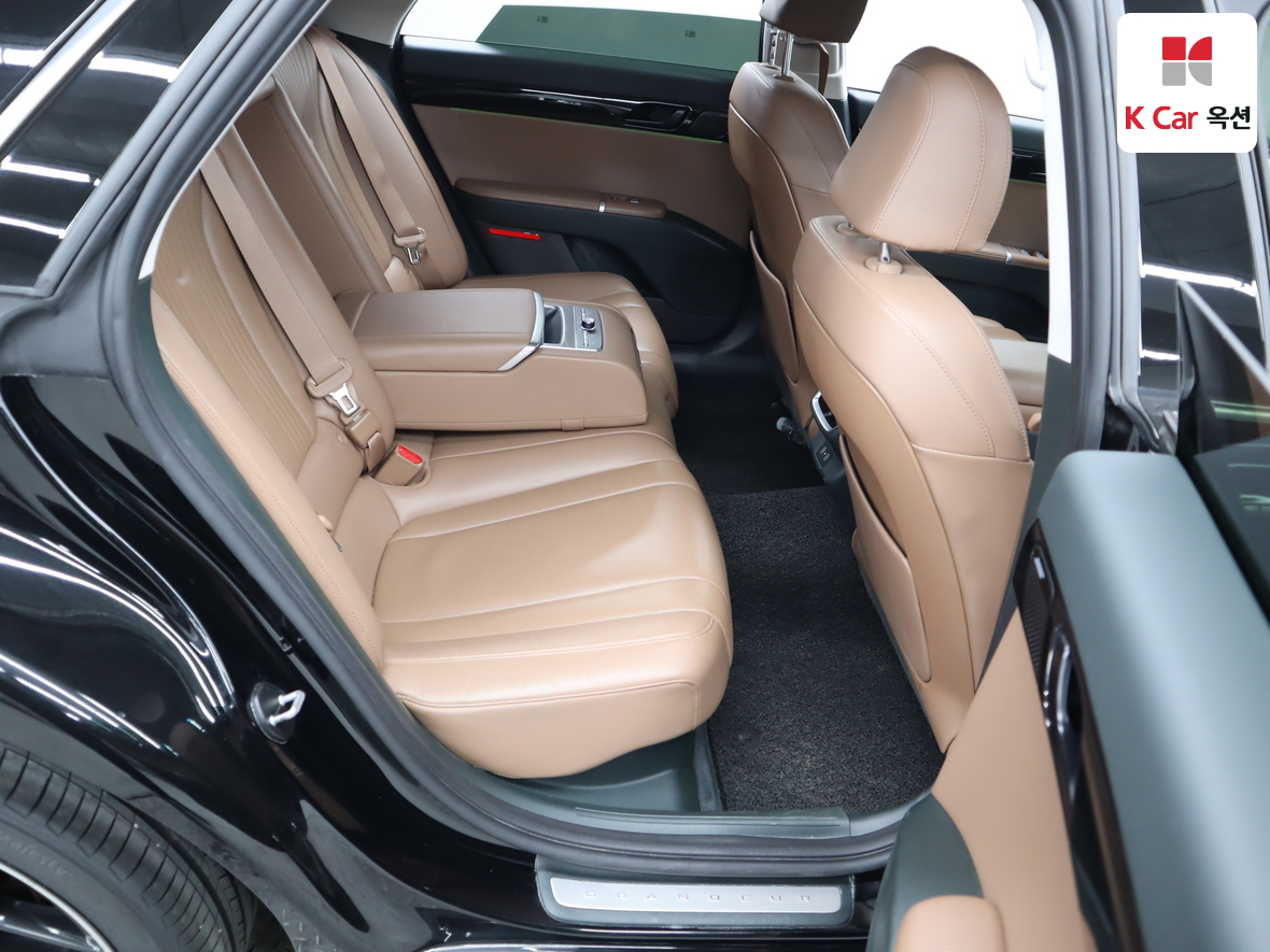 Hyundai AZERA 2023 - Image 29