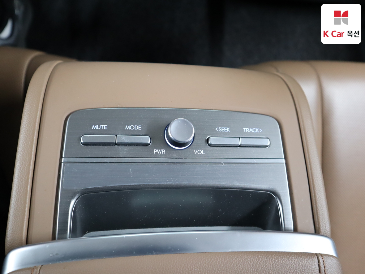 Hyundai AZERA 2023 - Image 24