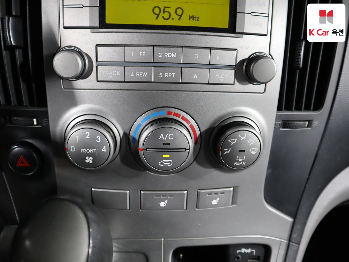 هيونداي جراند ستاريكس 2013 - صورة 16