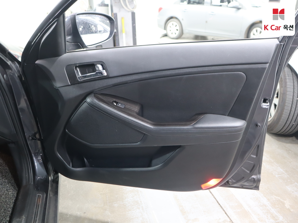 Kia K5 2012 - Image 31