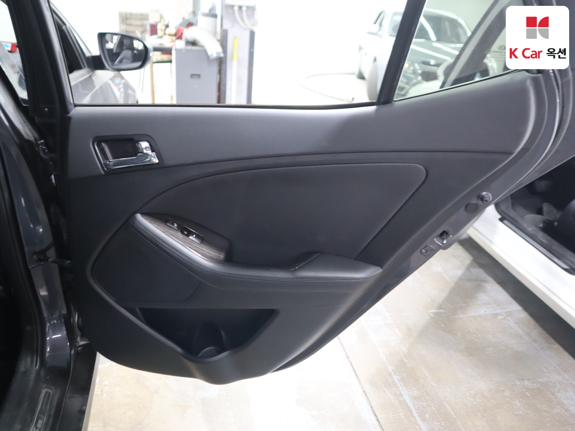 Kia K5 2012 - Image 29