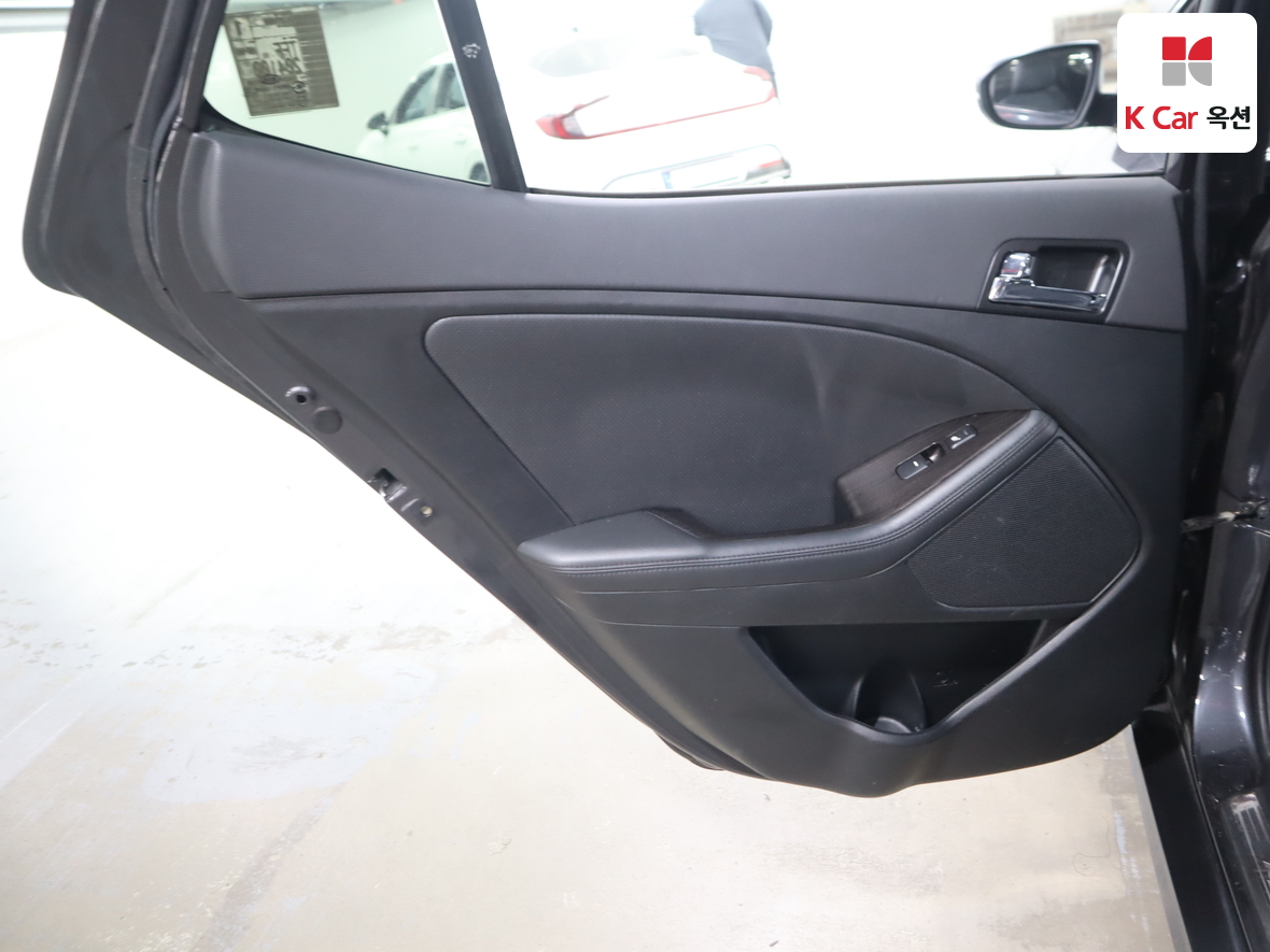 Kia K5 2012 - Image 25