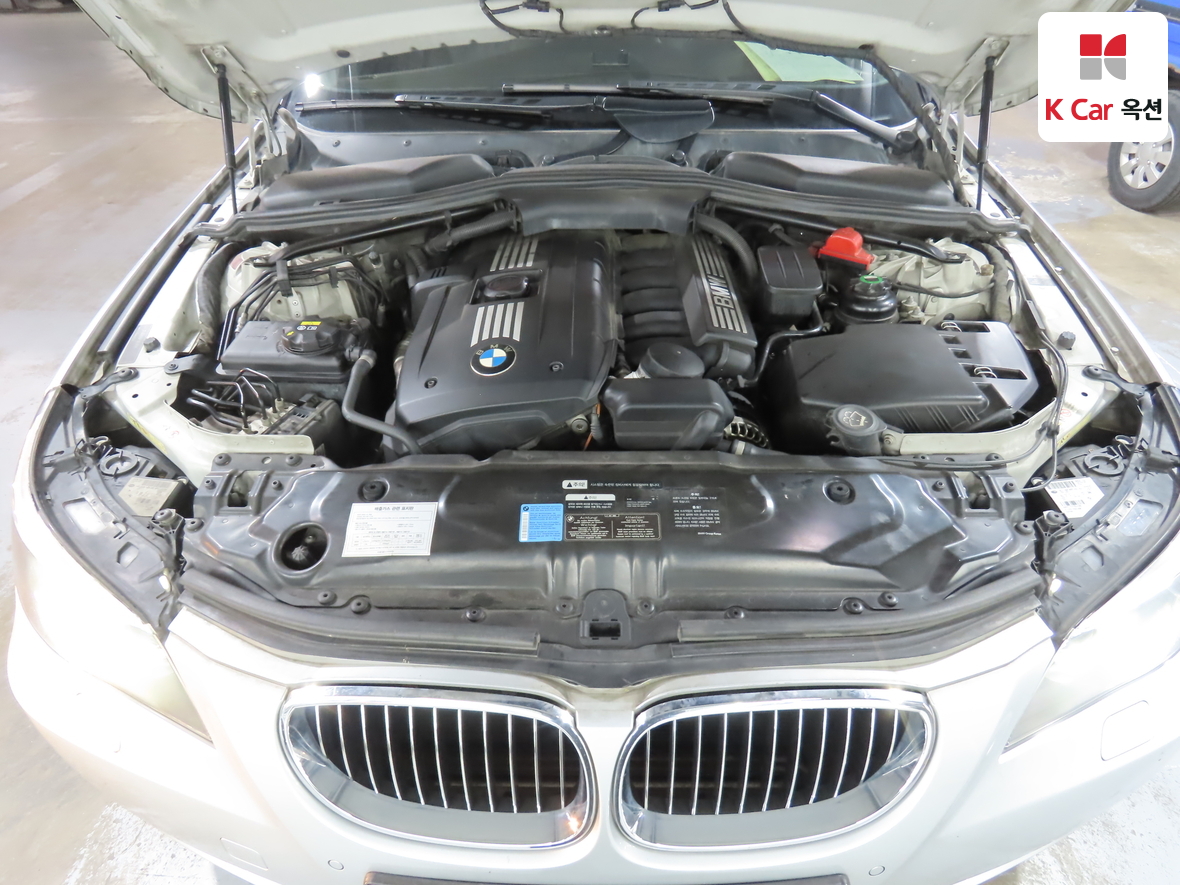 BMW 5 Series - 34