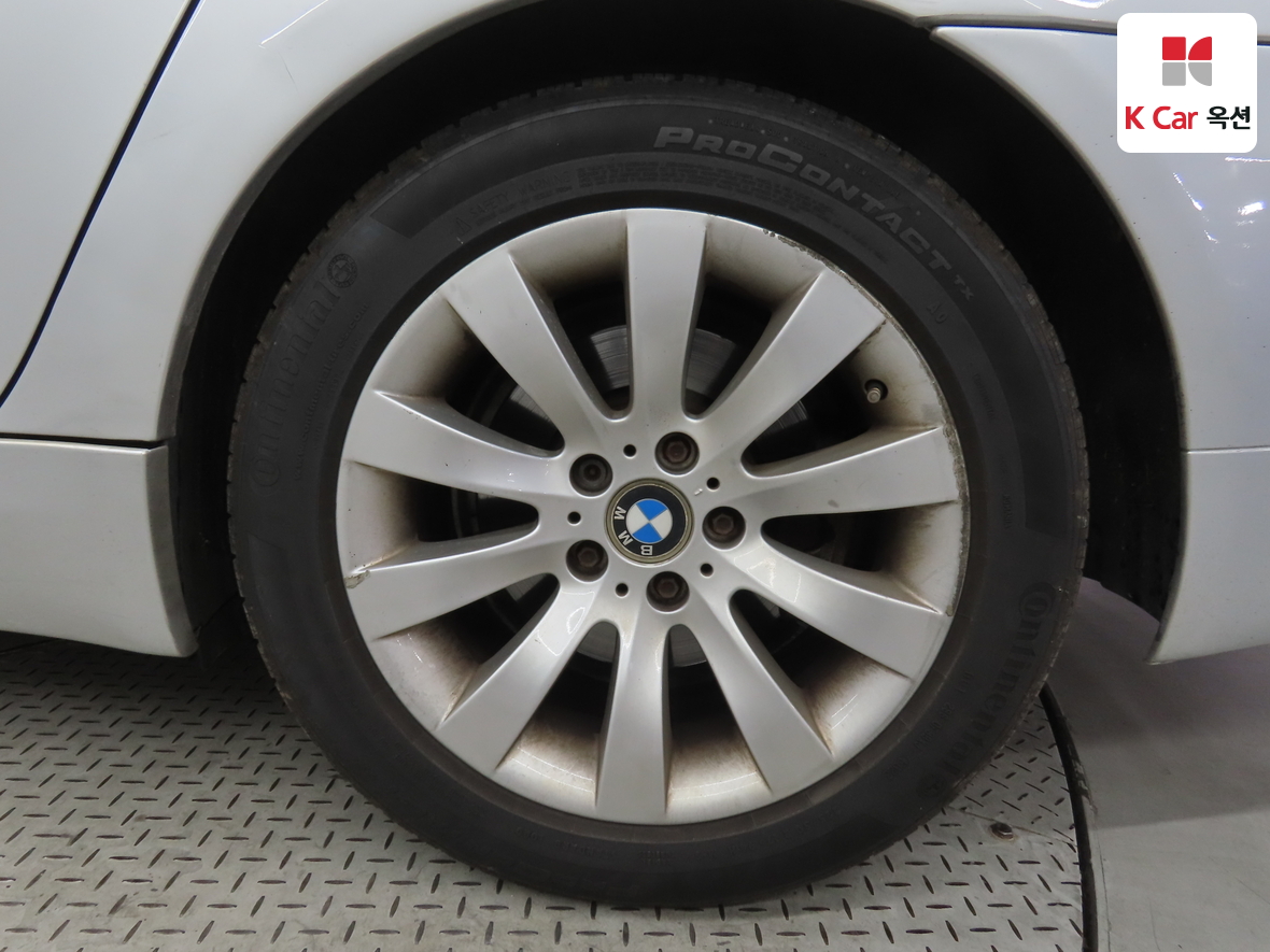 BMW 5 Series - 43