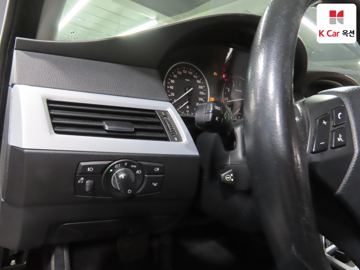 BMW 5 Series - 9