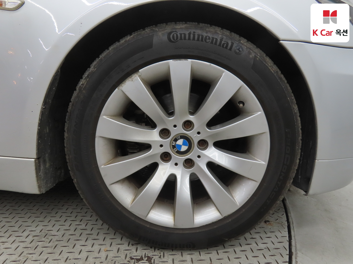 BMW 5 Series - 41