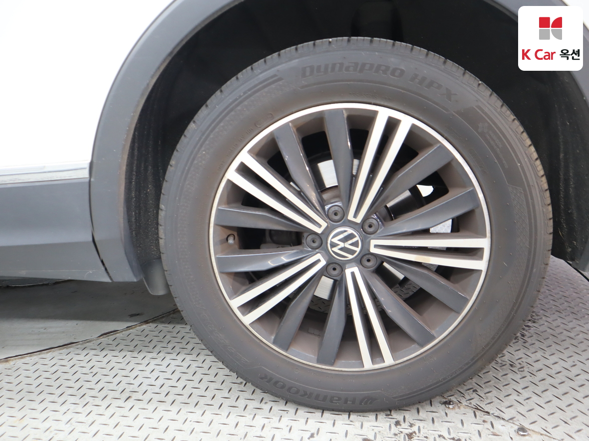 Volkswagen Tiguan - 42