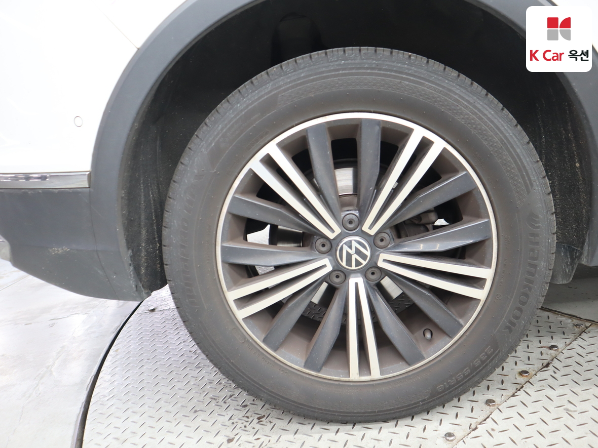 Volkswagen Tiguan - 41