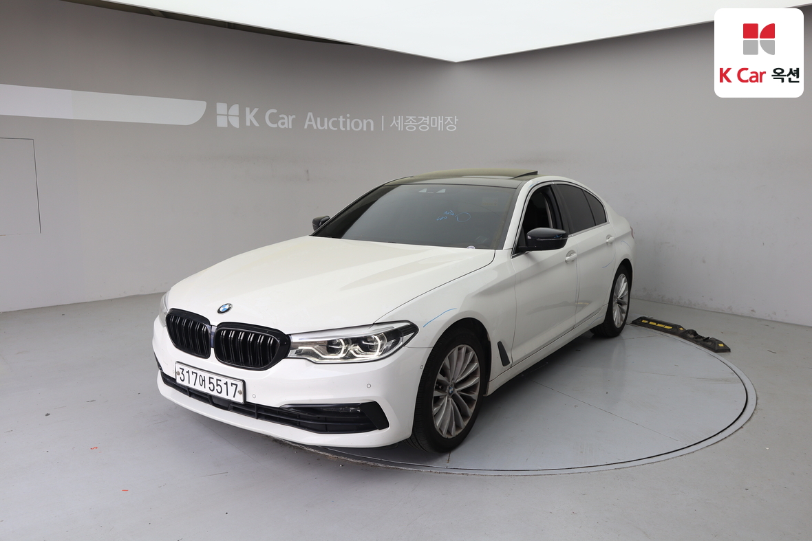BMW 5 Series - 1