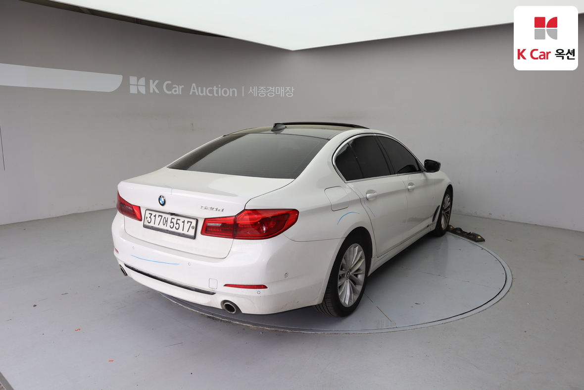 BMW 5 Series - 2