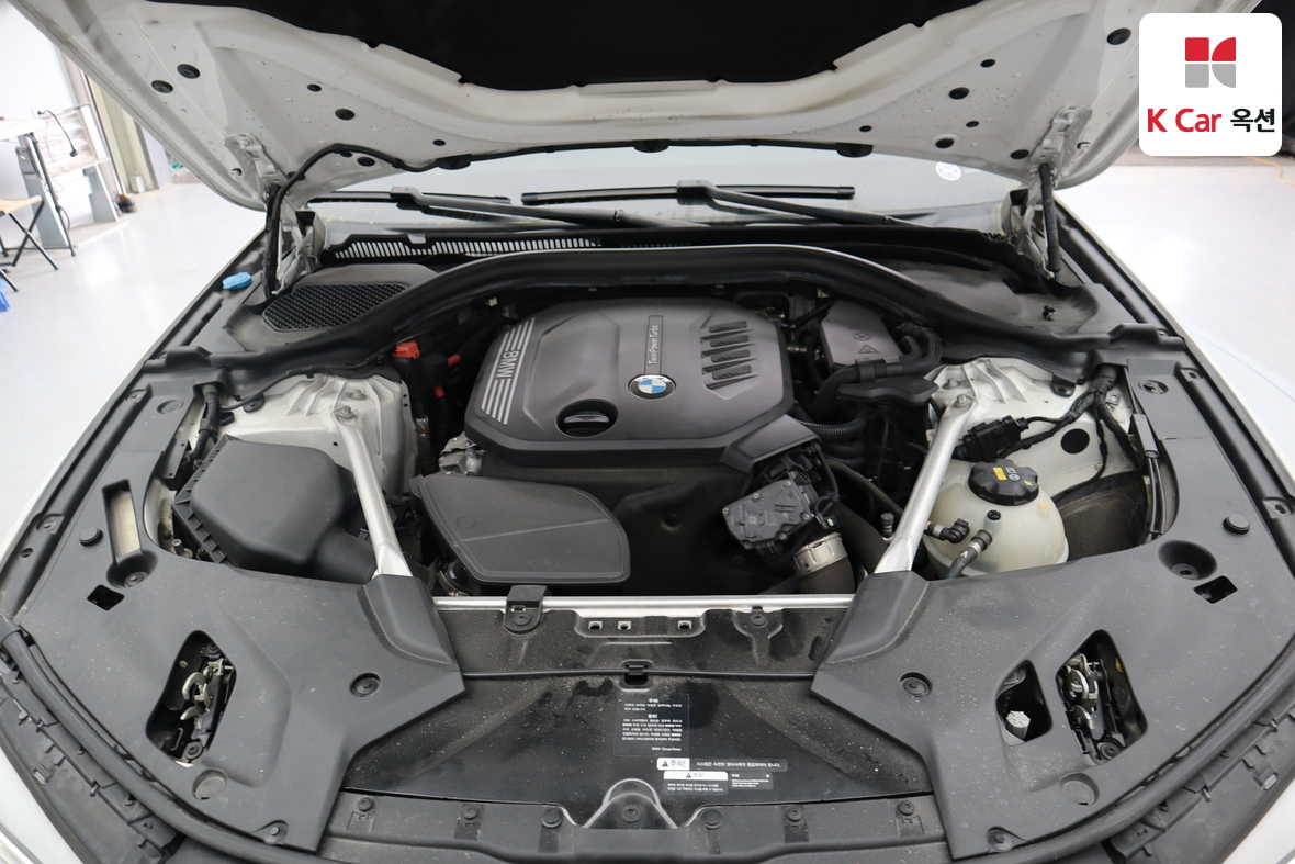 BMW 5 Series - 38