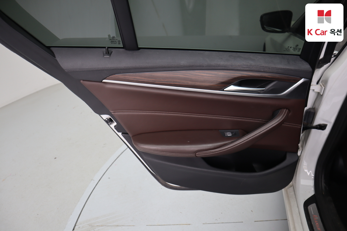 BMW 5 Series - 24