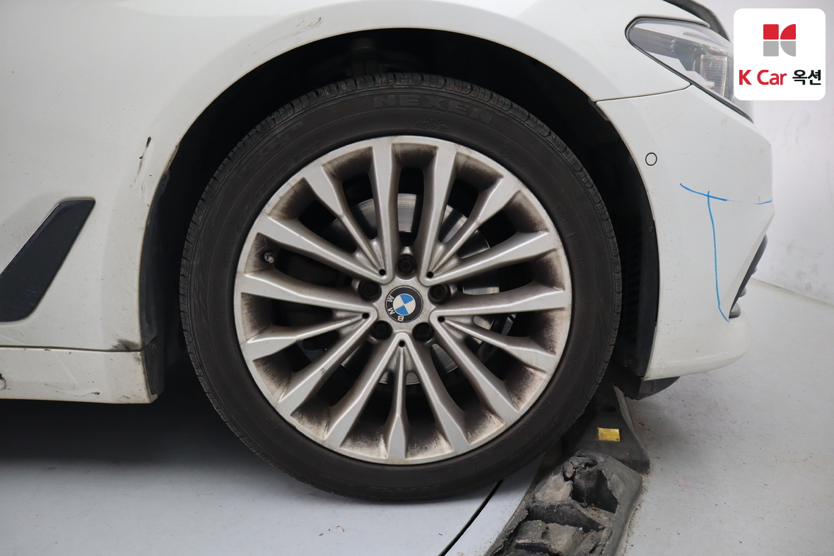 BMW 5 Series - 49