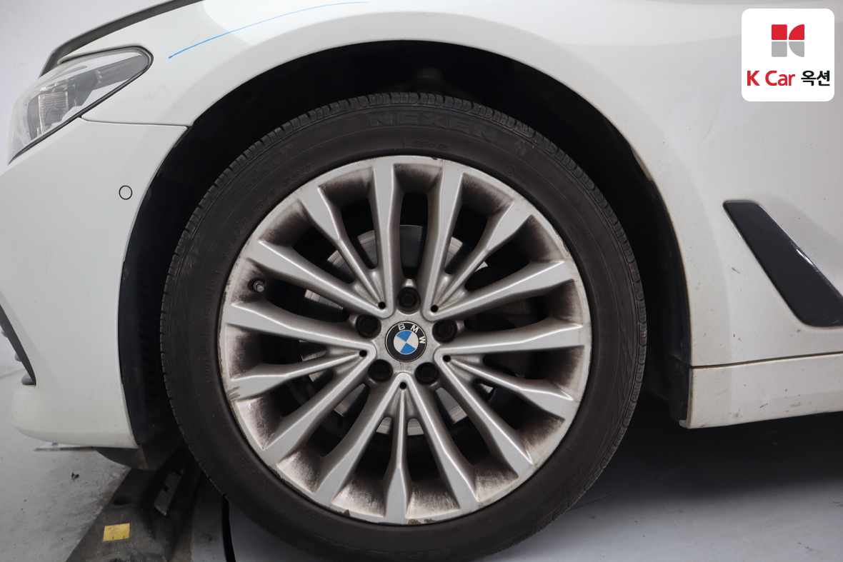 BMW 5 Series - 52