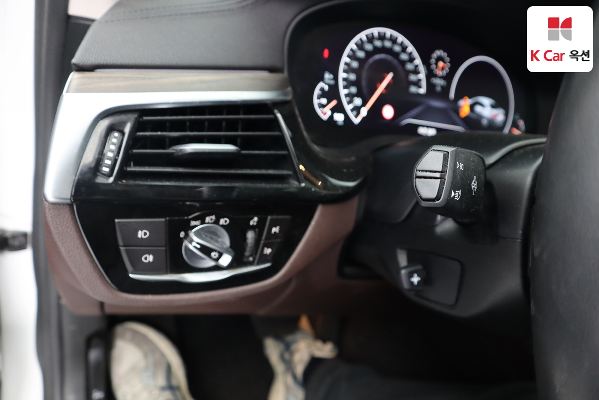 BMW 5 Series - 9