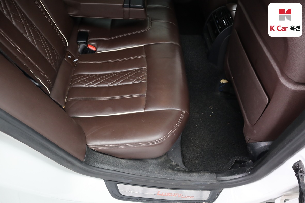 BMW 5 Series - 33
