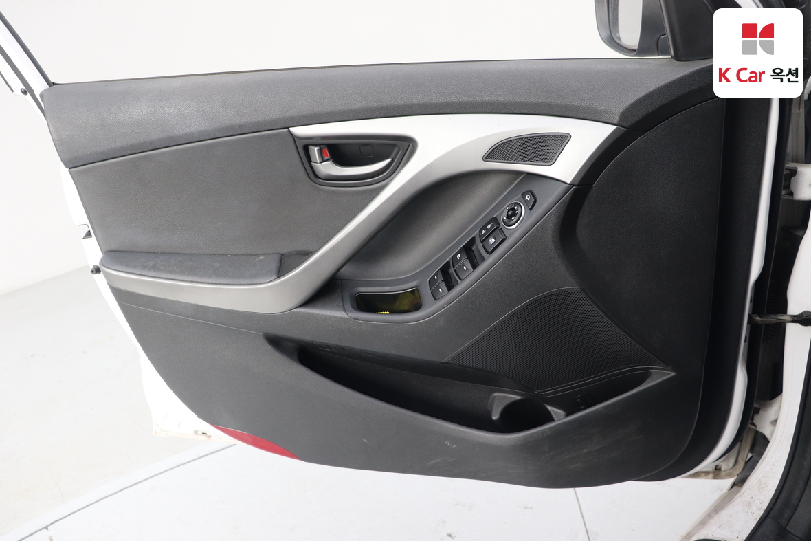 Hyundai Elantra 2015 - Image 8