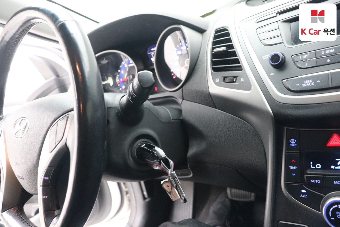 Hyundai Elantra 2015 - Image 11