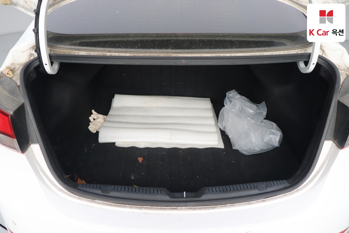 Hyundai Elantra 2015 - Image 23