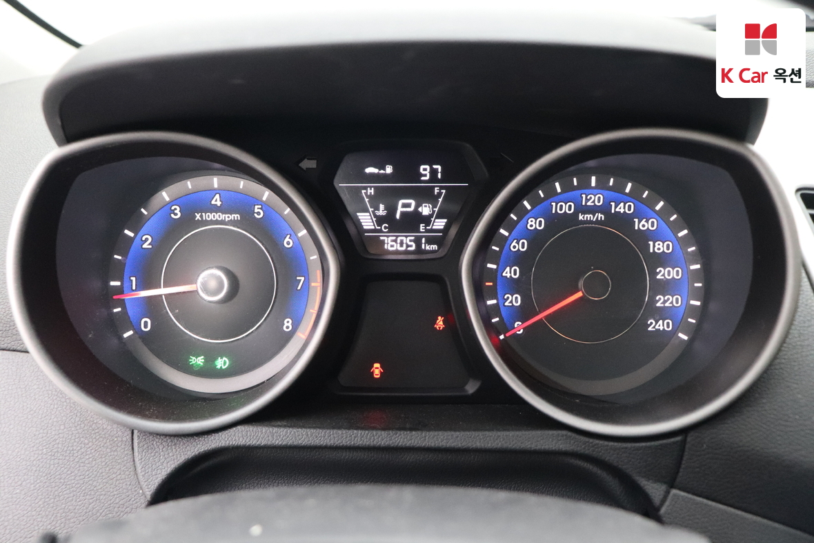 Hyundai Elantra 2015 - Image 5