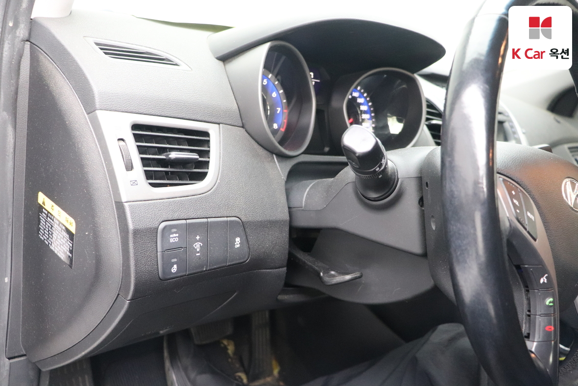 Hyundai Elantra 2015 - Image 9