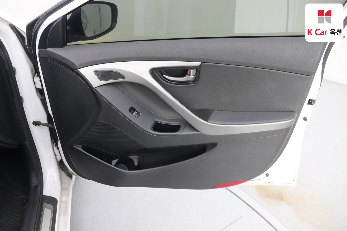 Hyundai Elantra 2015 - Image 26