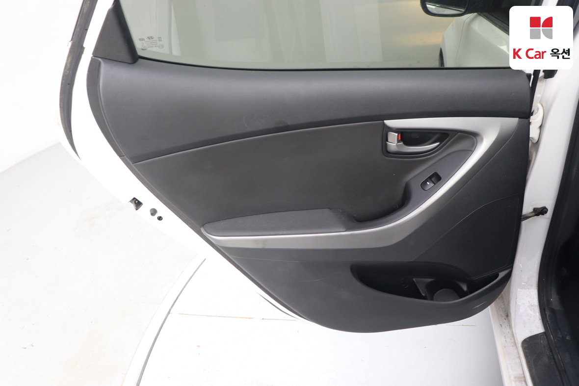 Hyundai Elantra 2015 - Image 20