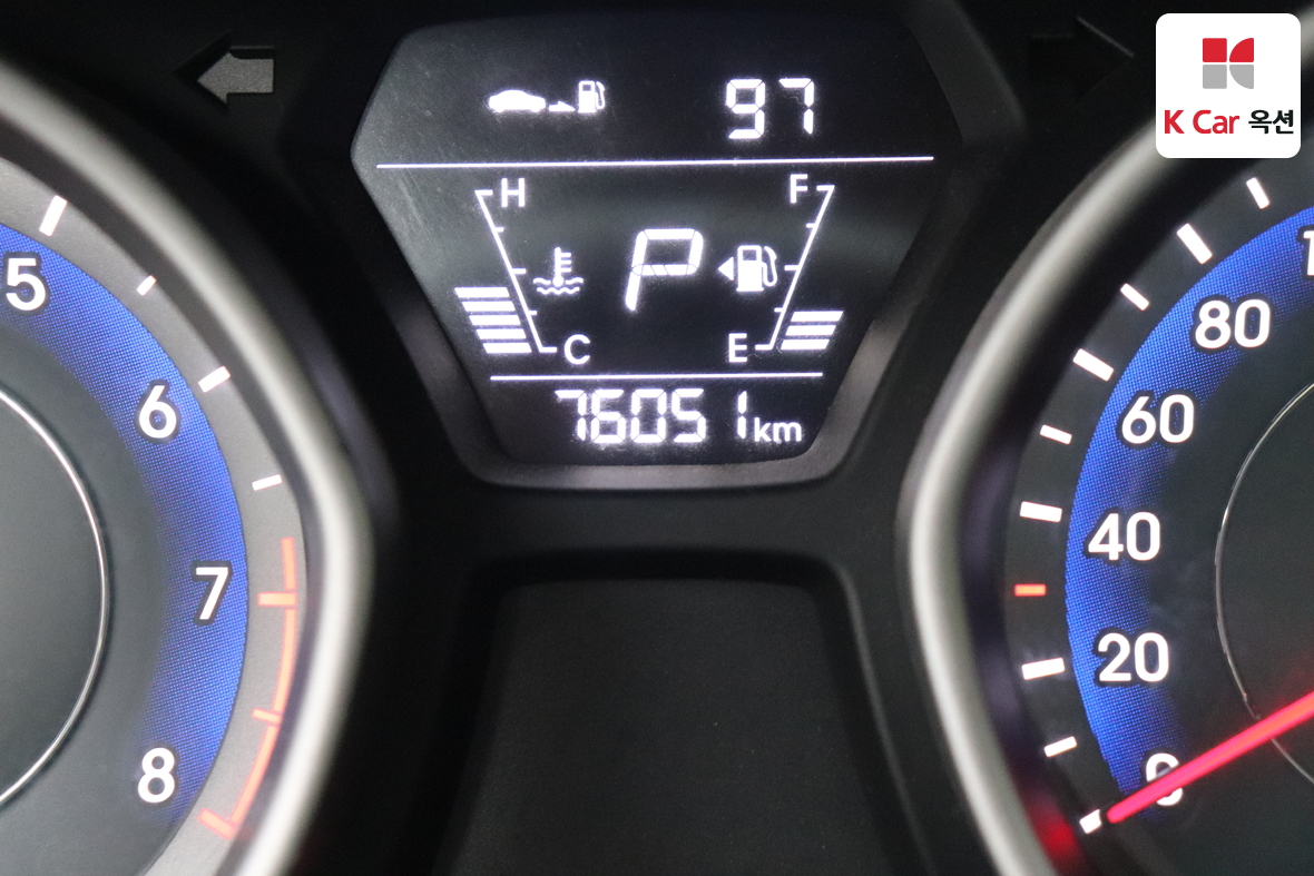 Hyundai Elantra 2015 - Image 4