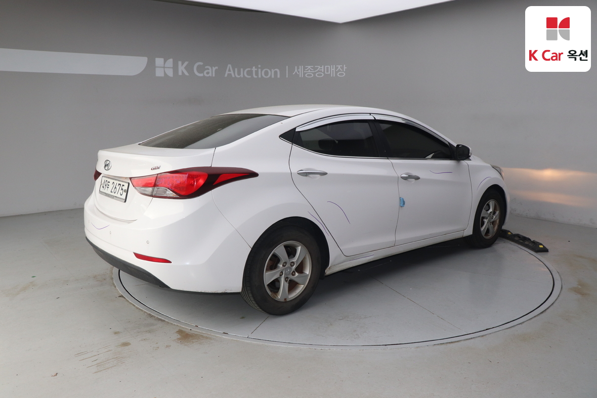 Hyundai Elantra 2015 - Image 2