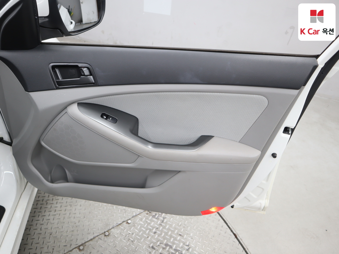 Kia K5 2012 - Image 27