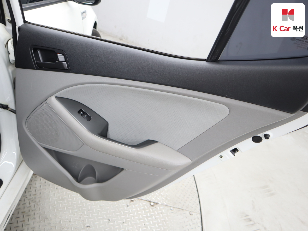 Kia K5 2012 - Image 25