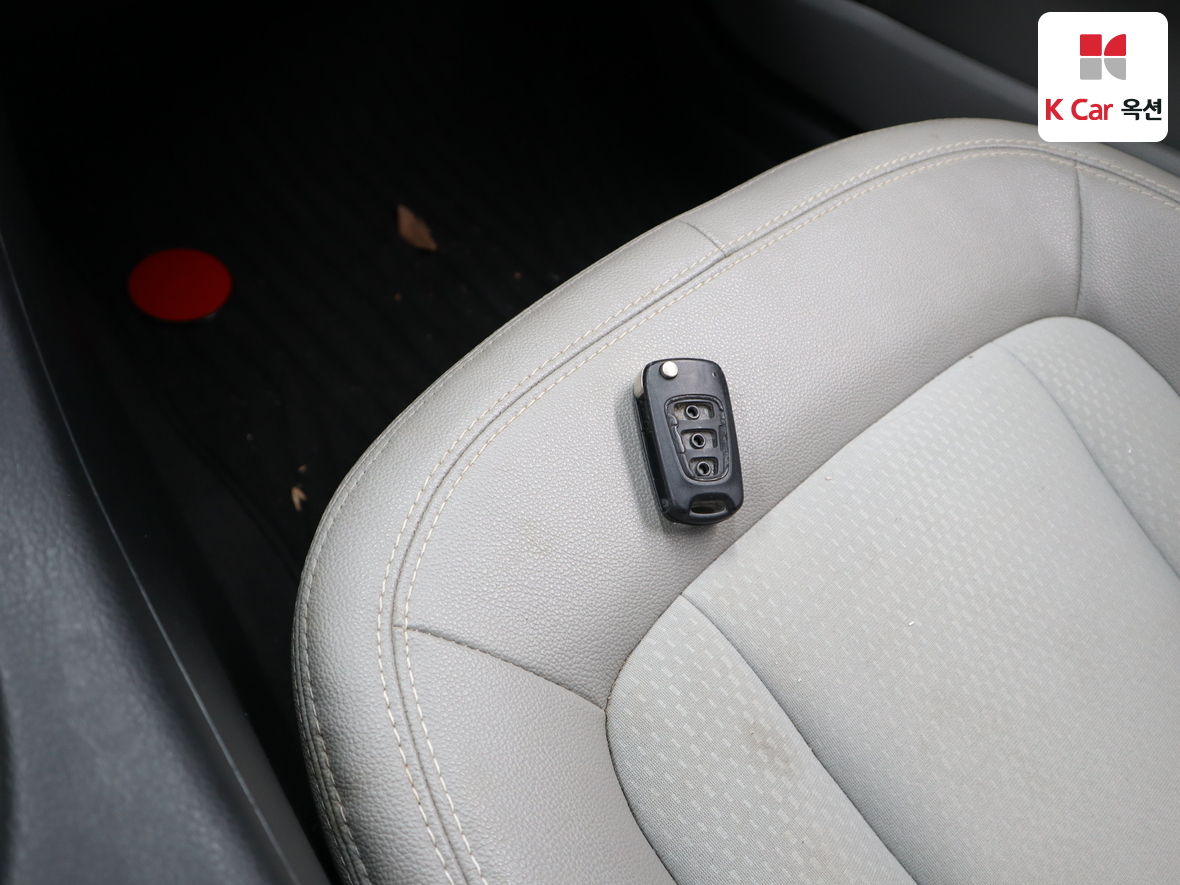 Kia K5 2012 - Image 17