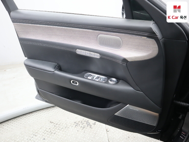 2024 - genesis g90
