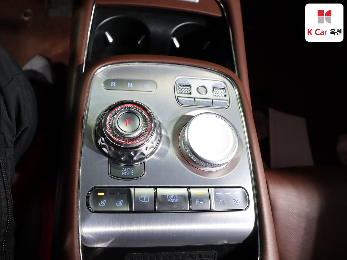 جينيسيس G90 2023 - صورة 16