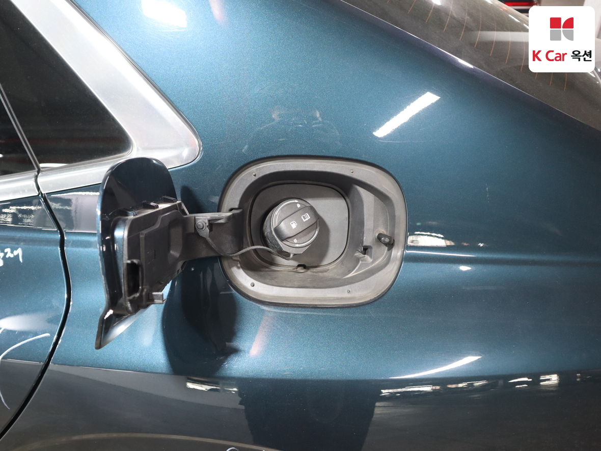 جينيسيس G90 2023 - صورة 25