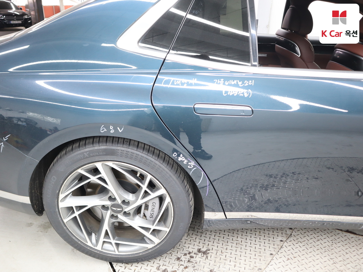 جينيسيس G90 2023 - صورة 42