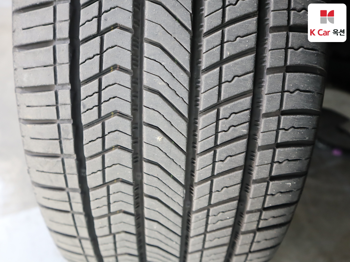 جينيسيس G90 2023 - صورة 33