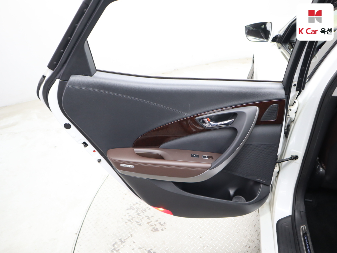 هيونداي أزيرا 2015 - صورة 24