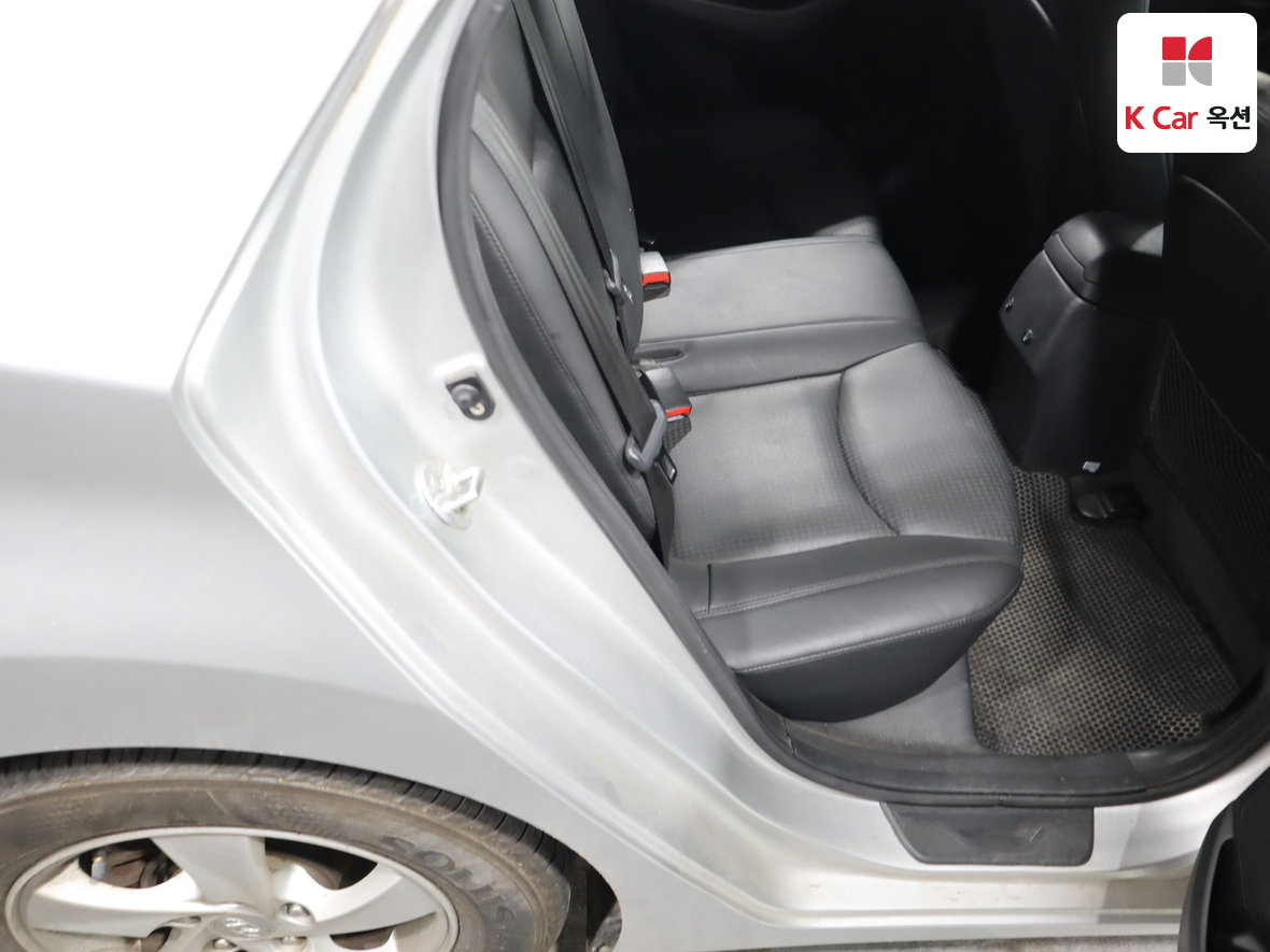 Hyundai Elantra 2014 - Image 25