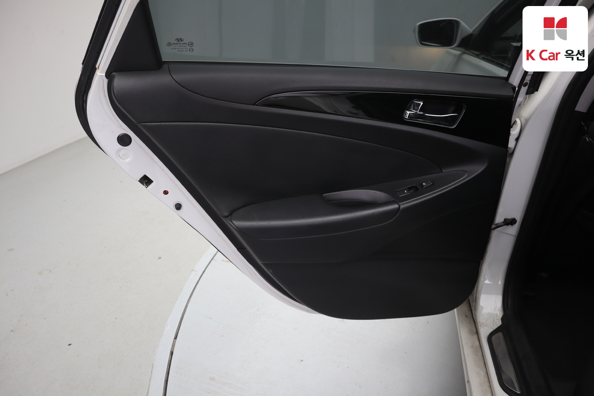 Hyundai Sonata - 24