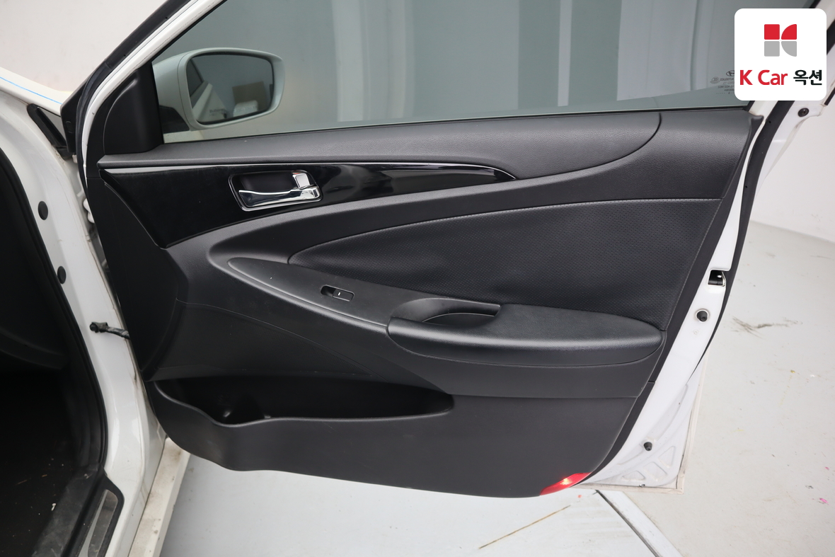 Hyundai Sonata - 32