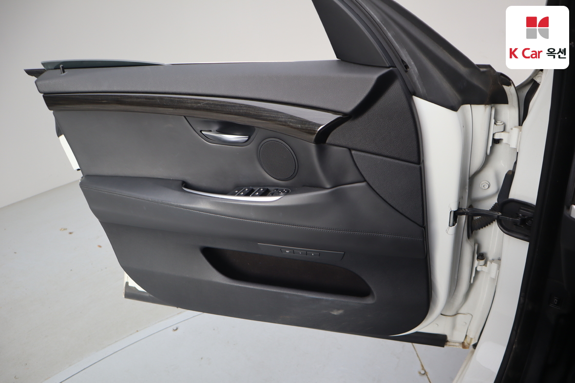 BMW 5 Series 2015 - Image 8