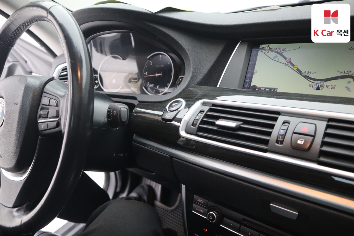 BMW 5 Series 2015 - Image 11