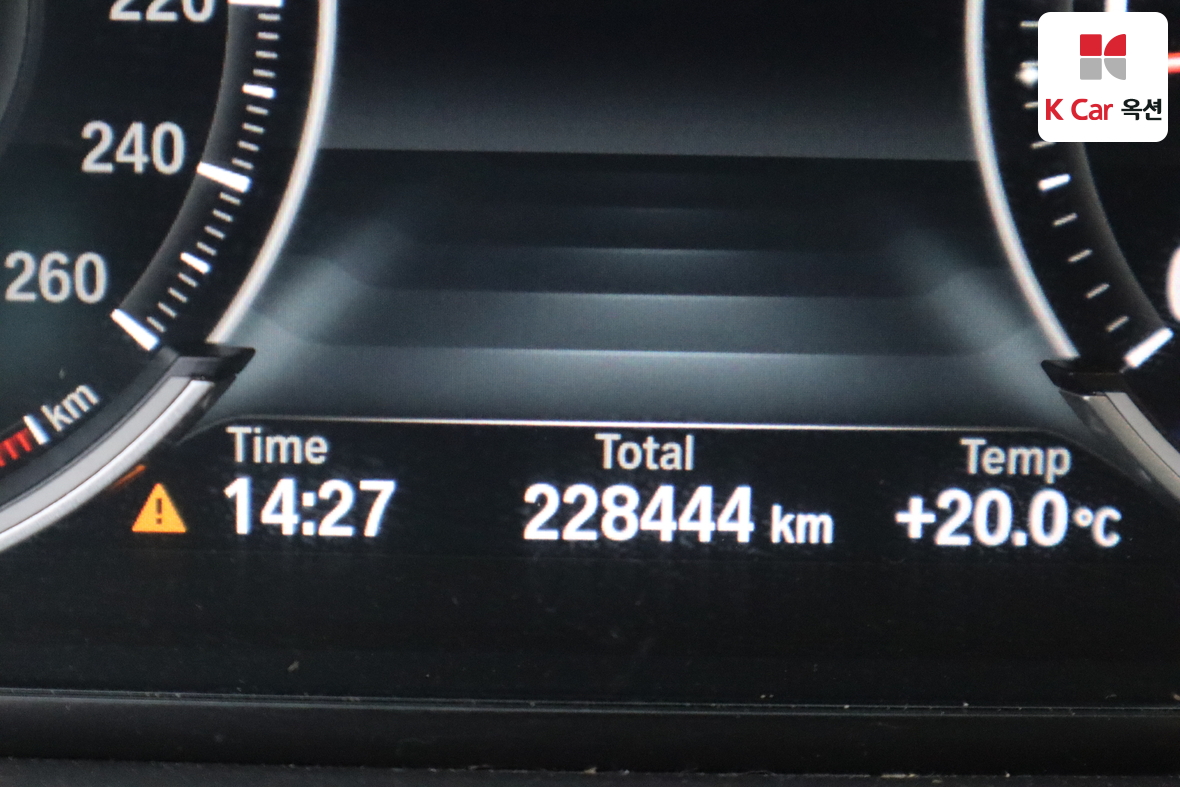 BMW 5 Series 2015 - Image 4