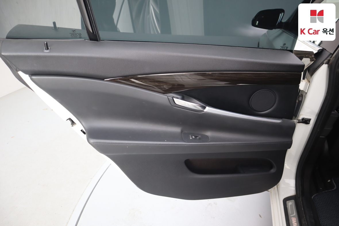 BMW 5 Series 2015 - Image 23