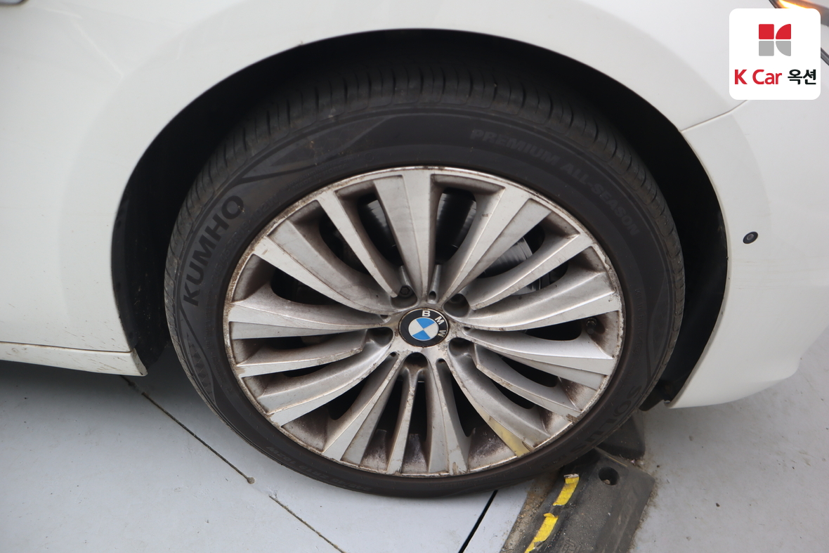 BMW 5 Series 2015 - Image 49