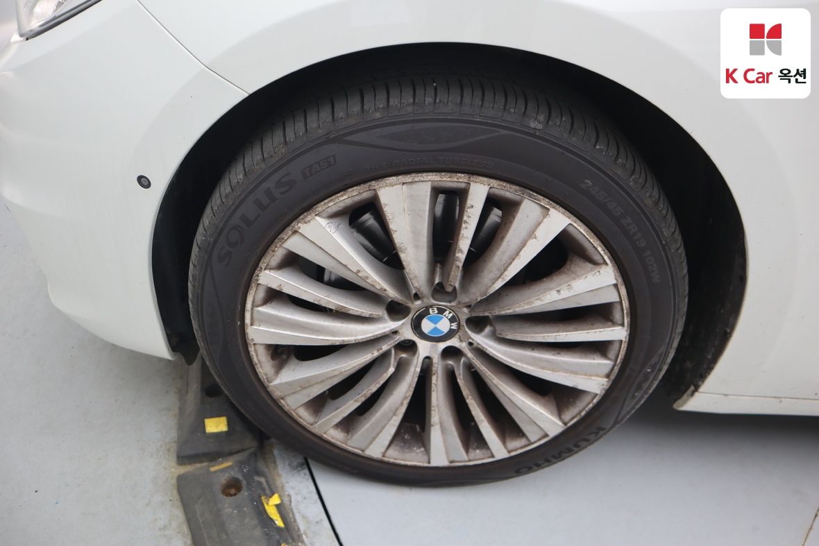 BMW 5 Series 2015 - Image 50