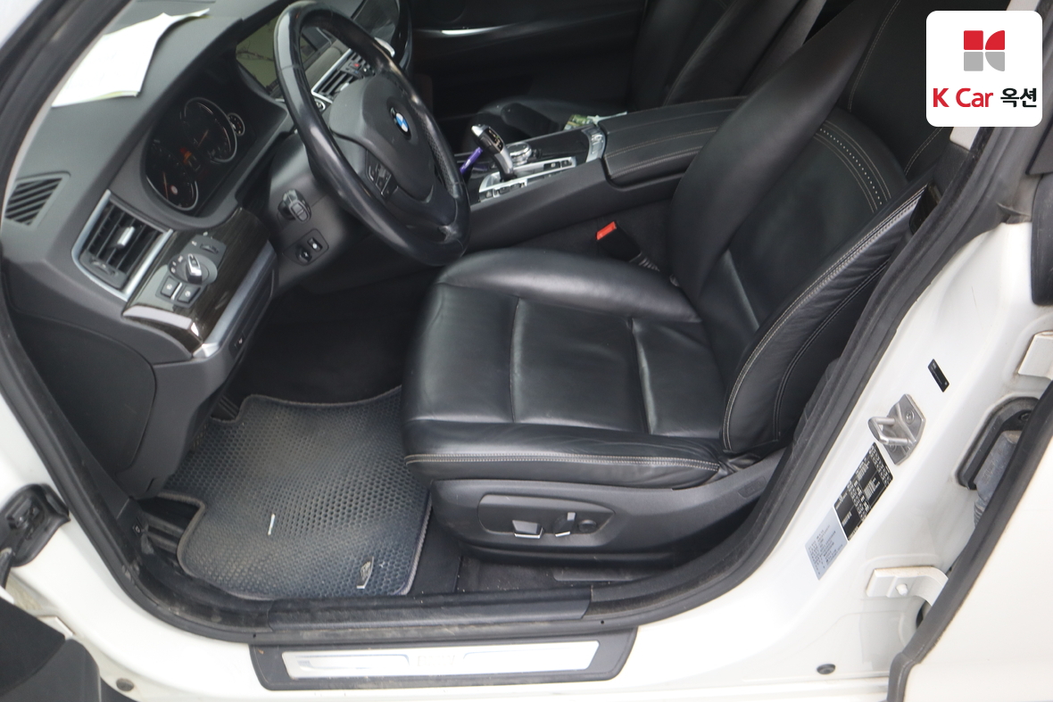 BMW 5 Series 2015 - Image 21